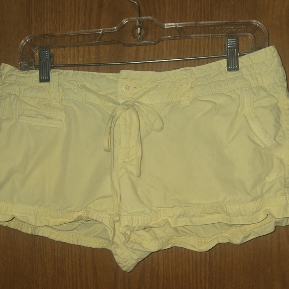 American Eagle Outfitters Light Yellow Women's Short Shorts - Picture 2 of 5